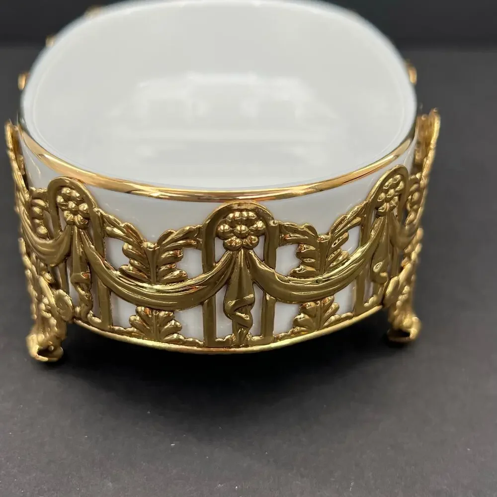 Vintage Stylebuilt Gold French Drape Porcelain Tassel Soap Dish